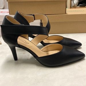 Black heel in size 7